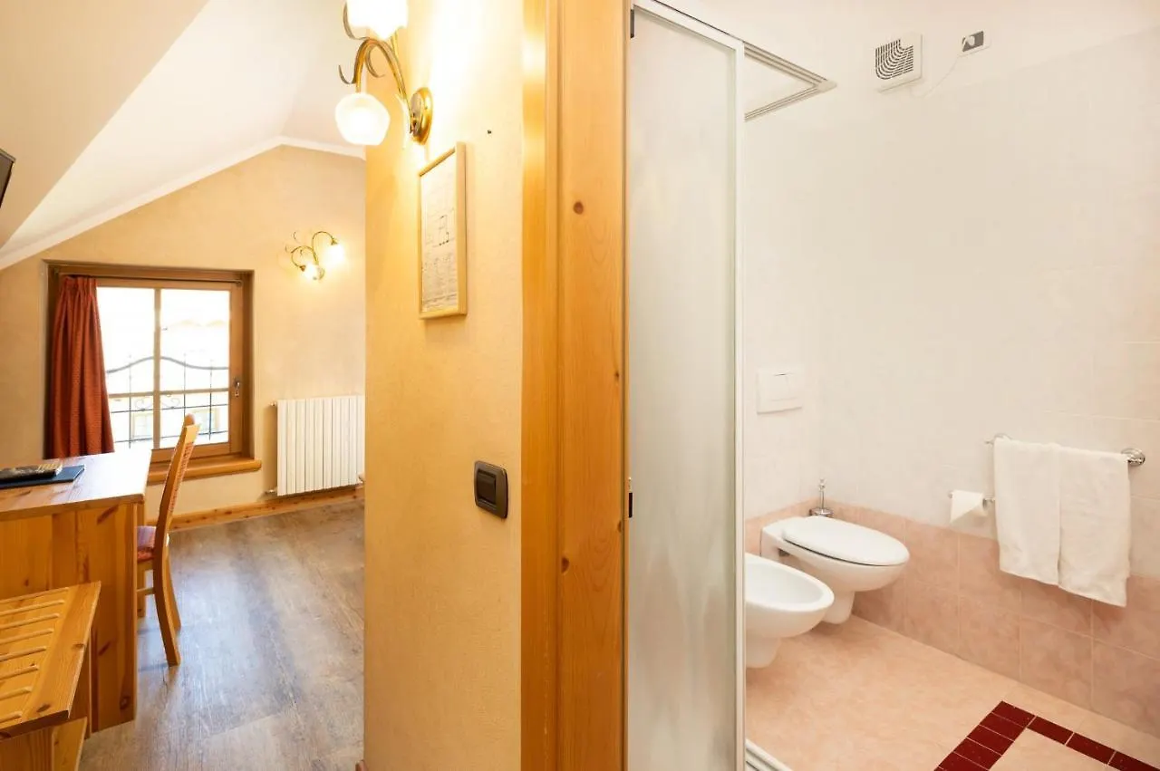 Hotel La Pastorella Λιβίνιο 3*,