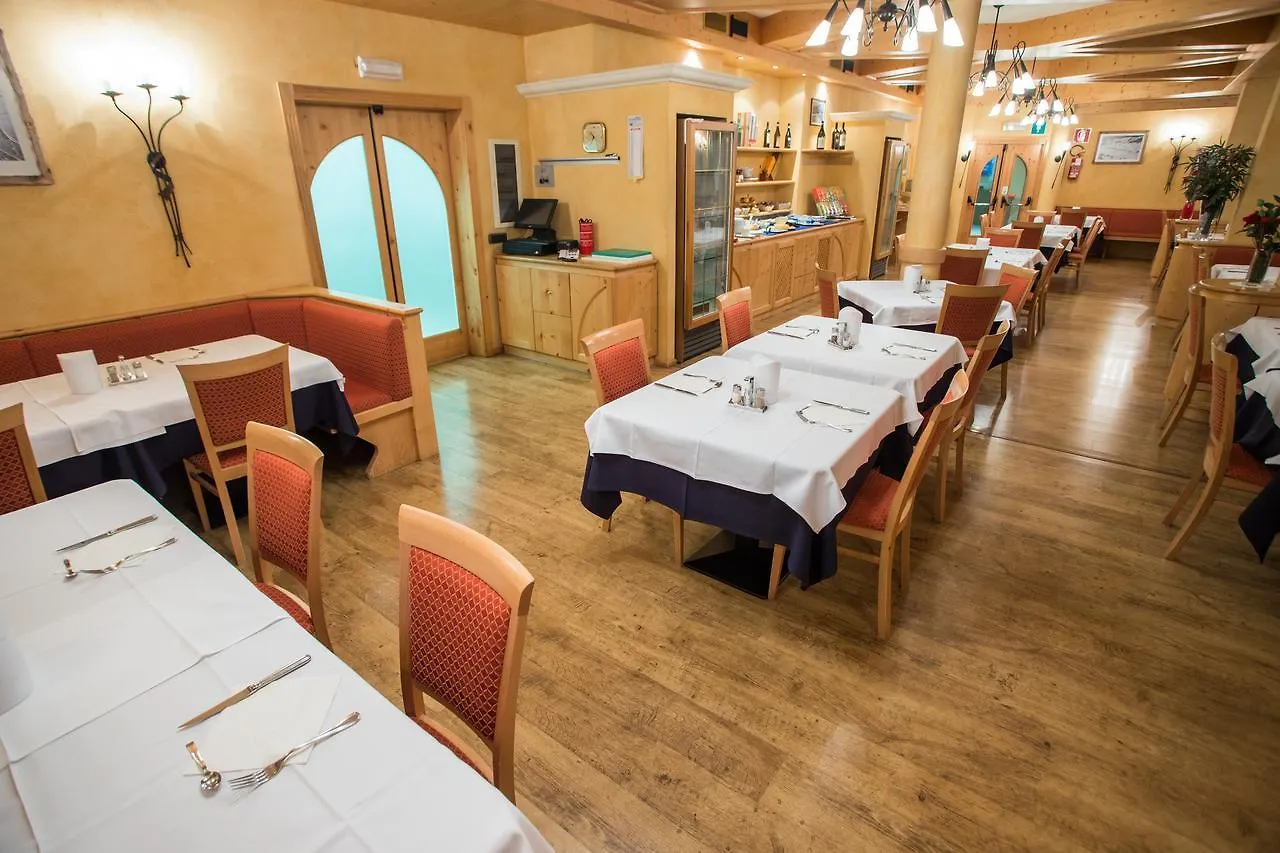 Hotel La Pastorella Λιβίνιο 3*,